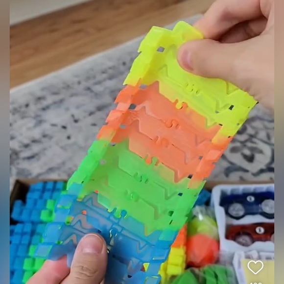 609 Magic Tracks Glow in the Dark Race Track Pieces. - Picture 3 of 6